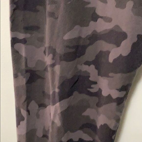 Wild Fable Gray Camouflage Leggings size 2X - Picture 4 of 7